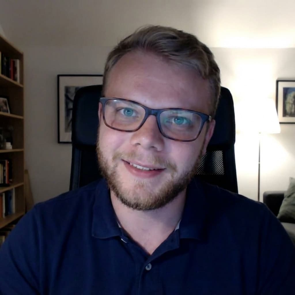 Original photo - Modern office headshot